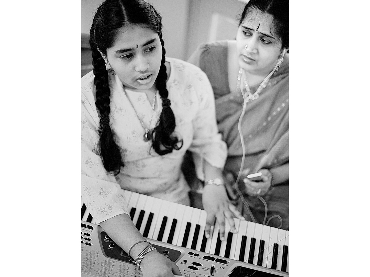 fine art-black-white-photography-mothers-day-aditya-j-pradeep-fame-hues-ajp-00006